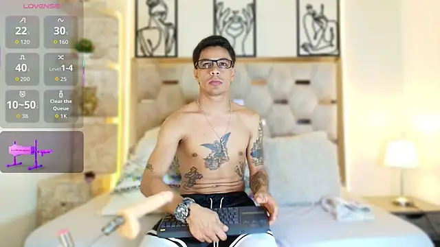 Snapshot of Andrew_Haalls chatting on December 4, 8:41 pm Andrew Haalls online show from December 4, 8:41 pm