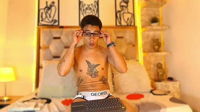 Snapshot of Andrew_Haalls chatting on November 13, 8:02 pm Andrew Haalls online show from November 13, 8:02 pm