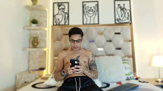 Snapshot of Andrew_Haalls chatting on November 30, 9:26 pm Andrew Haalls online show from November 30, 9:26 pm