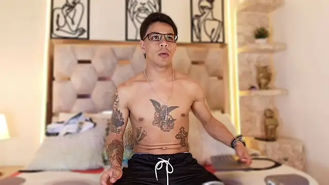 Snapshot of Andrew_Haalls chatting on November 15, 8:46 pm Andrew Haalls online show from November 15, 8:46 pm