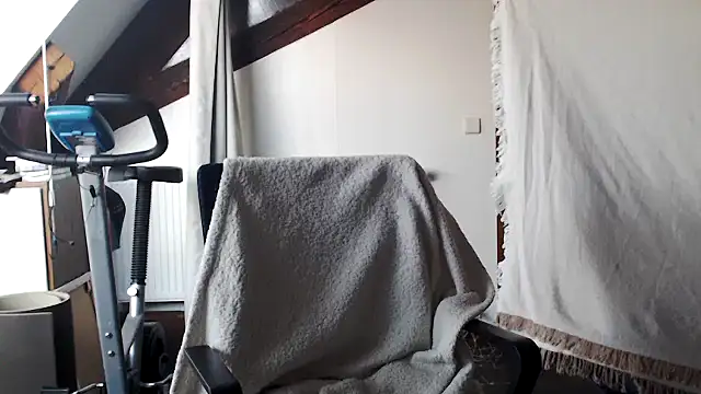 MissDyannis online show from March 23, 11:21 am