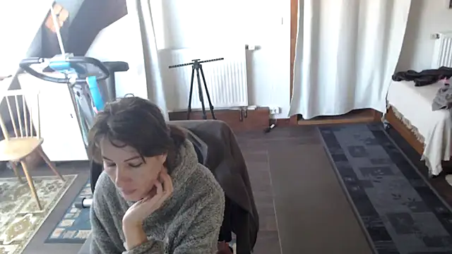 MissDyannis online show from March 12, 8:07 am