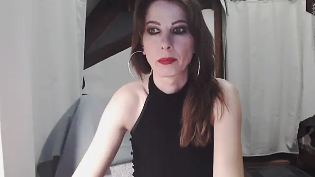 MissDyannis online show from March 22, 7:04 pm