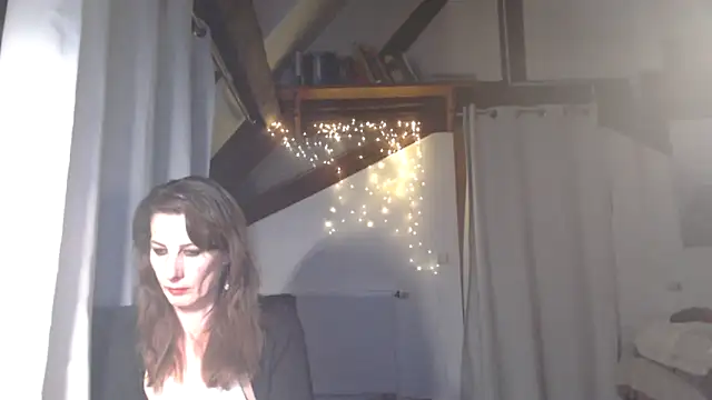 MissDyannis online show from April 10, 6:48 pm