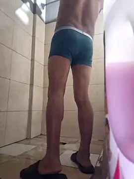 Snapshot of sanz957 chatting on December 19, 3:32 am sanz957 online show from December 19, 3:32 am