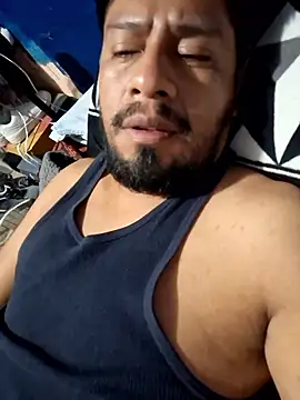 Snapshot of sanz957 chatting on January 18, 2:04 am sanz957 online show from January 18, 2:04 am