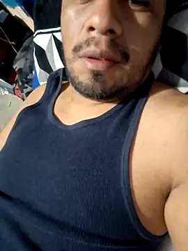 Snapshot of sanz957 chatting on February 8, 3:37 am sanz957 online show from February 8, 3:37 am