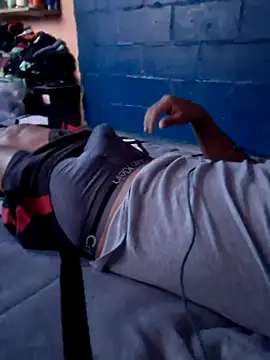 Snapshot of sanz957 chatting on November 10, 12:37 am sanz957 online show from November 10, 12:37 am