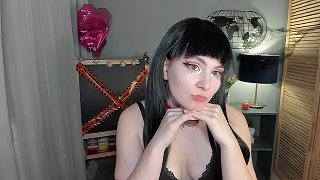 Snapshot of gracieave chatting on October 28, 2:34 am gracieave online show from October 28, 2:34 am