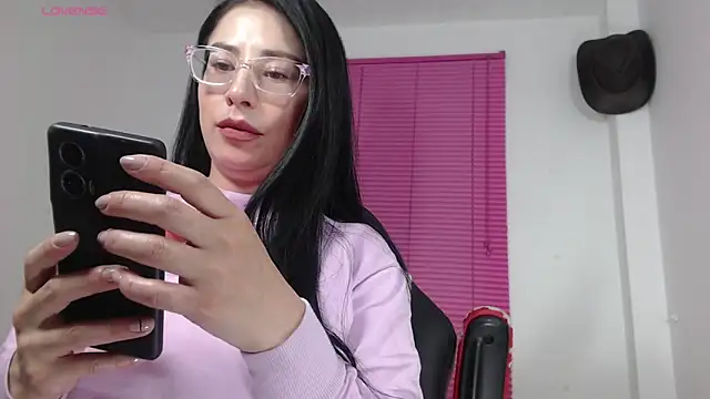 Emma Hotkiss online show from April 14, 11:21 pm