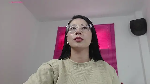 Emma Hotkiss online show from April 15, 7:40 pm