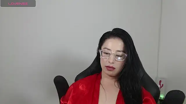Snapshot of Emma_Hotkiss chatting on June 16, 3:06 am Emma Hotkiss online show from June 16, 3:06 am