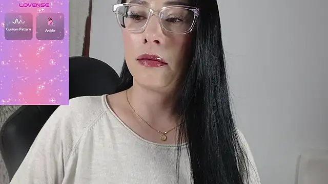 Snapshot of Emma_Hotkiss chatting on July 16, 1:35 am Emma Hotkiss online show from July 16, 1:35 am