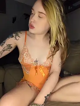 mattiethebaddieee online show from May 15, 4:10 am