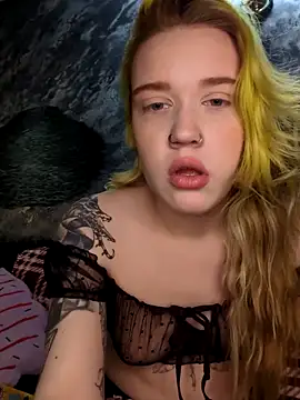 mattiethebaddieee online show from December 17, 2:49 am