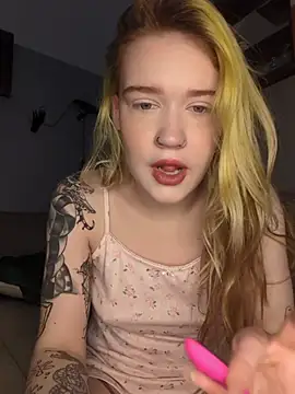 Snapshot of mattiethebaddieee chatting on February 22, 1:19 am mattiethebaddieee online show from February 22, 1:19 am