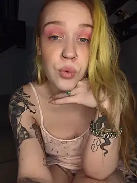 Snapshot of mattiethebaddieee chatting on February 12, 2:44 am mattiethebaddieee online show from February 12, 2:44 am