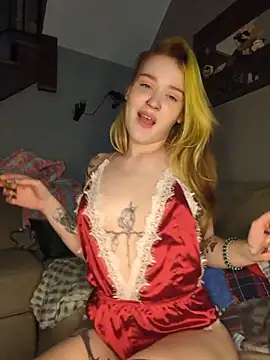 Snapshot of mattiethebaddieee chatting on February 2, 2:21 am mattiethebaddieee online show from February 2, 2:21 am