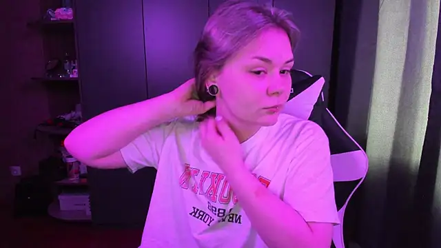 sophia lix online show from November 10, 5:23 am