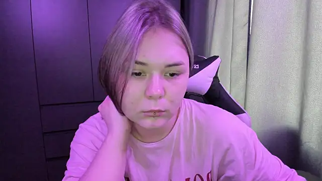 sophia lix online show from December 3, 8:03 am