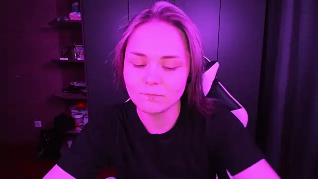 sophia lix online show from November 15, 1:59 pm