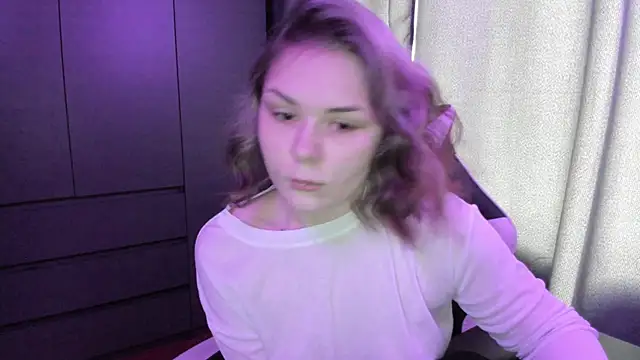 sophia lix online show from December 16, 5:00 am