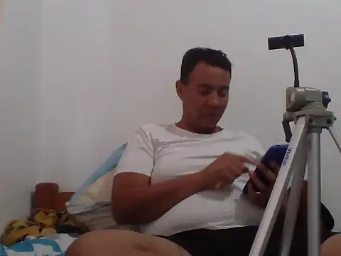 Snapshot of Fire_latino chatting on November 11, 11:05 am Fire latino online show from November 11, 11:05 am