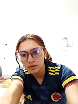 Snapshot of bellastorme04 chatting on March 27, 8:59 am bellastorme04 online show from March 27, 8:59 am