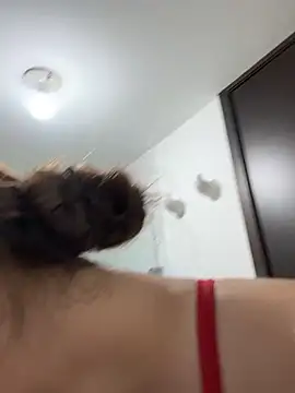 Snapshot of Valentina_ro chatting on November 12, 3:43 am Valentina ro online show from November 12, 3:43 am