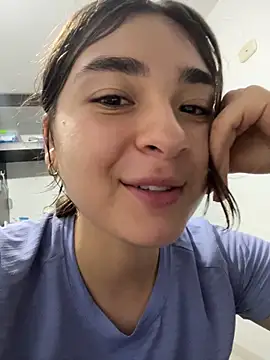 Snapshot of Valentina_ro chatting on November 15, 3:21 am Valentina ro online show from November 15, 3:21 am