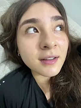 Snapshot of Valentina_ro chatting on December 1, 2:23 am Valentina ro online show from December 1, 2:23 am