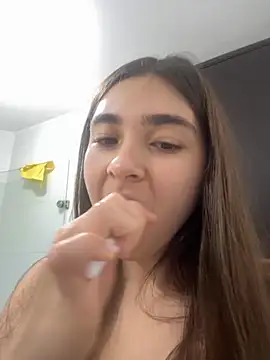 Snapshot of Valentina_ro chatting on October 27, 3:51 am Valentina ro online show from October 27, 3:51 am