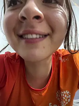 Snapshot of Valentina_ro chatting on November 19, 2:55 am Valentina ro online show from November 19, 2:55 am