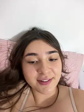 Snapshot of Valentina_ro chatting on November 8, 1:20 am Valentina ro online show from November 8, 1:20 am