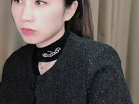 Snapshot of lvy-002 chatting on November 3, 4:07 am lvy-002 online show from November 3, 4:07 am