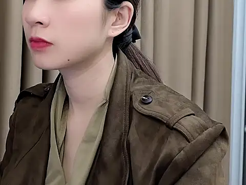 Snapshot of lvy-002 chatting on November 12, 2:37 am lvy-002 online show from November 12, 2:37 am