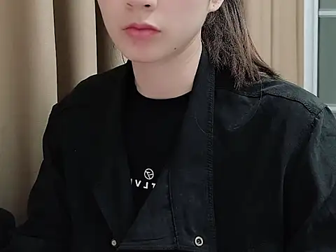 Snapshot of lvy-002 chatting on October 31, 3:25 am lvy-002 online show from October 31, 3:25 am