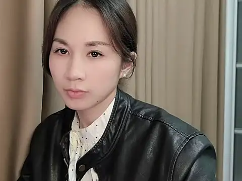 Snapshot of lvy-002 chatting on October 29, 6:45 am lvy-002 online show from October 29, 6:45 am