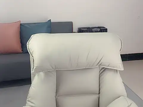 Snapshot of lvy-002 chatting on December 1, 3:18 am lvy-002 online show from December 1, 3:18 am