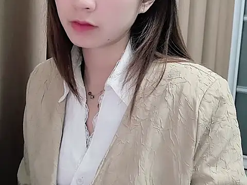 Snapshot of lvy-002 chatting on November 1, 3:46 am lvy-002 online show from November 1, 3:46 am