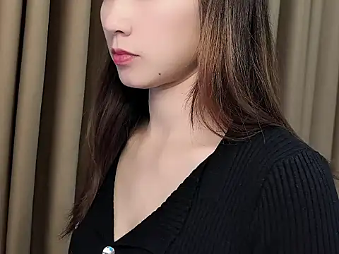 Snapshot of lvy-002 chatting on November 11, 3:45 am lvy-002 online show from November 11, 3:45 am