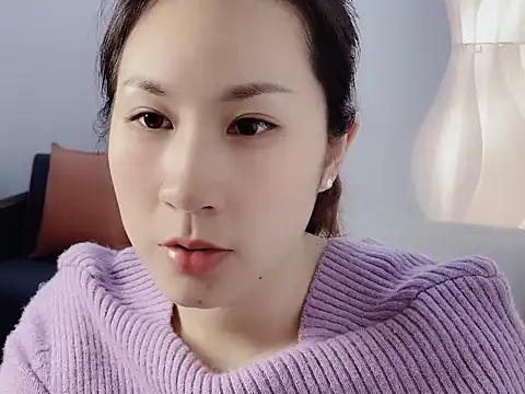 Snapshot of lvy-002 chatting on March 17, 4:04 am lvy-002 online show from March 17, 4:04 am