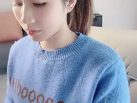 Snapshot of lvy-002 chatting on December 20, 11:02 am lvy-002 online show from December 20, 11:02 am