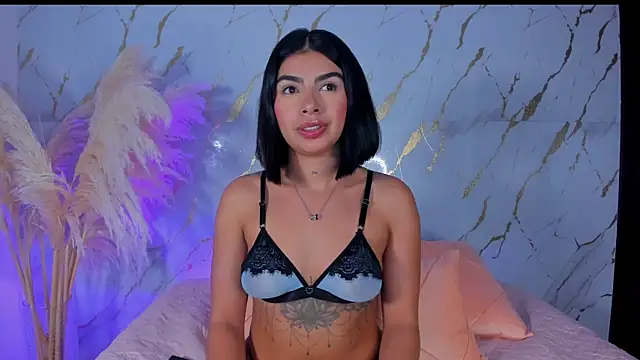 Snapshot of Julig01 chatting on November 21, 1:26 am Julig01 online show from November 21, 1:26 am