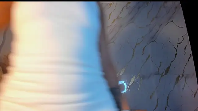 Snapshot of Julig01 chatting on November 16, 3:33 am Julig01 online show from November 16, 3:33 am