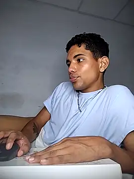 Snapshot of Alex_Sweeting chatting on November 17, 6:28 am Alex Sweeting online show from November 17, 6:28 am