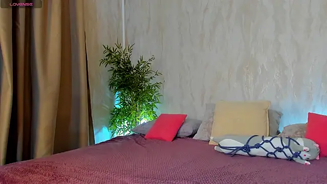 May Yam online show from April 9, 12:12 am