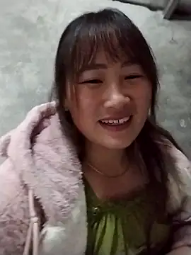 Snapshot of emini-xx chatting on November 13, 1:37 pm emini-xx online show from November 13, 1:37 pm