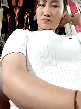 Snapshot of emini-xx chatting on October 31, 7:38 am emini-xx online show from October 31, 7:38 am