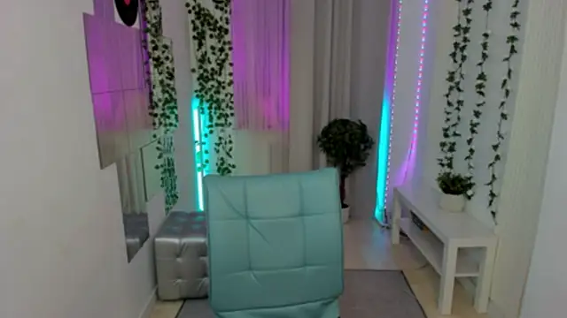 Evanessa Johns online show from February 1, 5:06 am